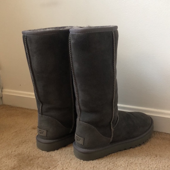 Uggs - Picture 2 of 9